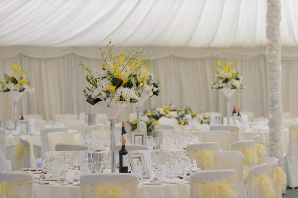 Whiteout table arrangement