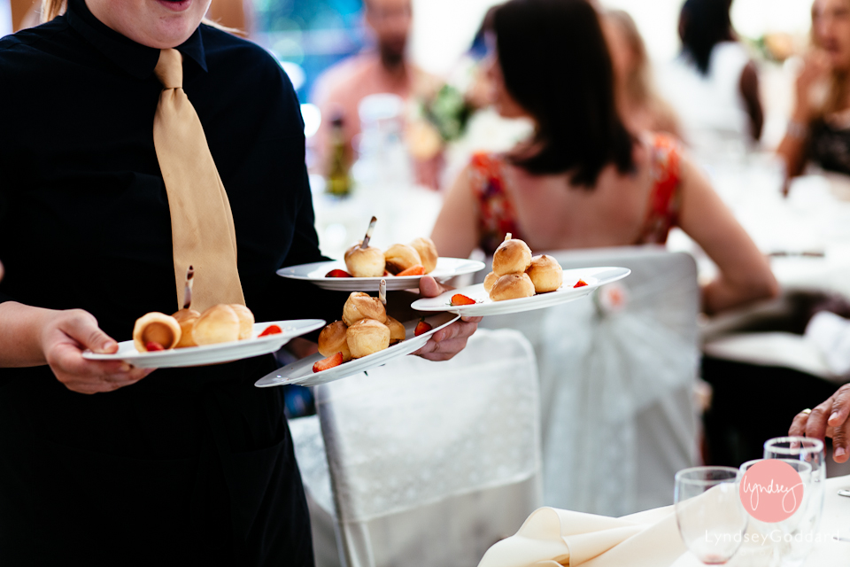 Finger food serving