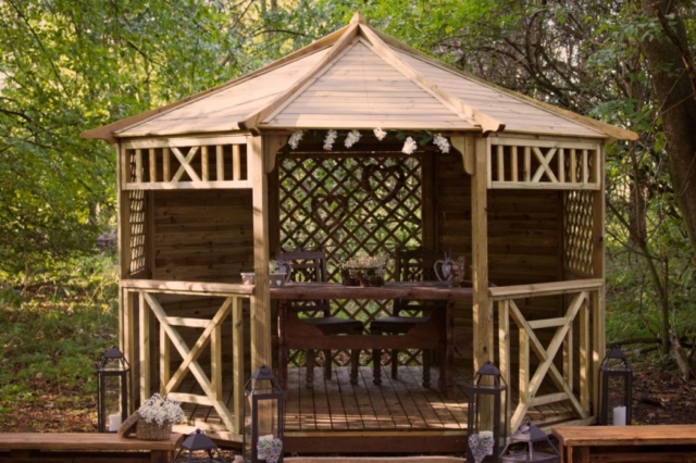 Wooden ceremonial gazebo at end of isle