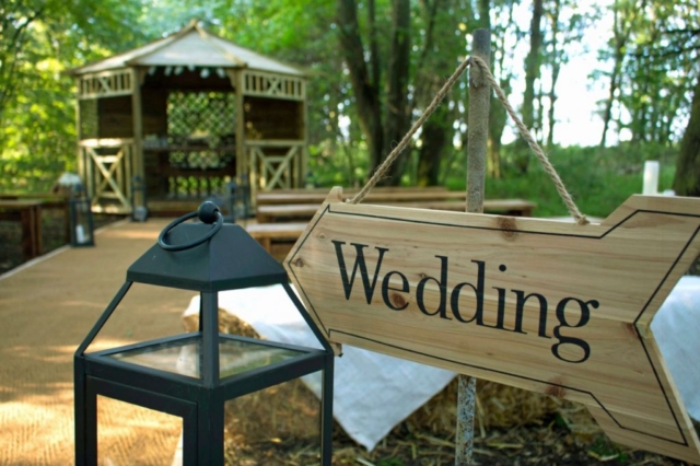 Wooden Arrow with Wedding on it pointing to Isle